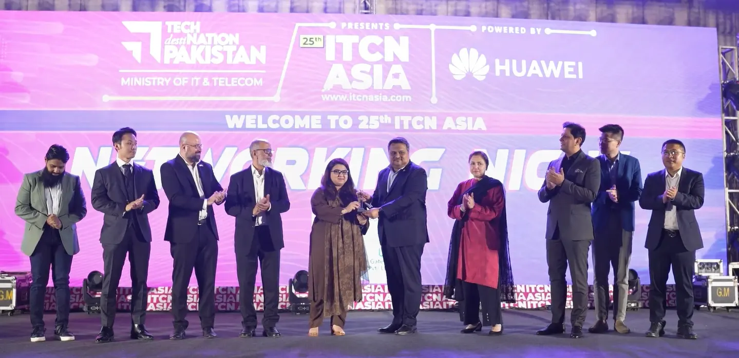 First IT Icon Award is Conferred to Muhammad Zohaib Khan Chairman P@SHA